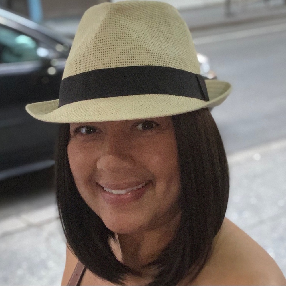 Meet your Posher, Yvette